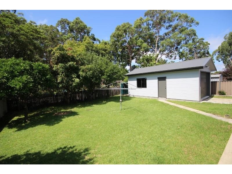 4 Harwood Close, Mannering Park NSW 2259