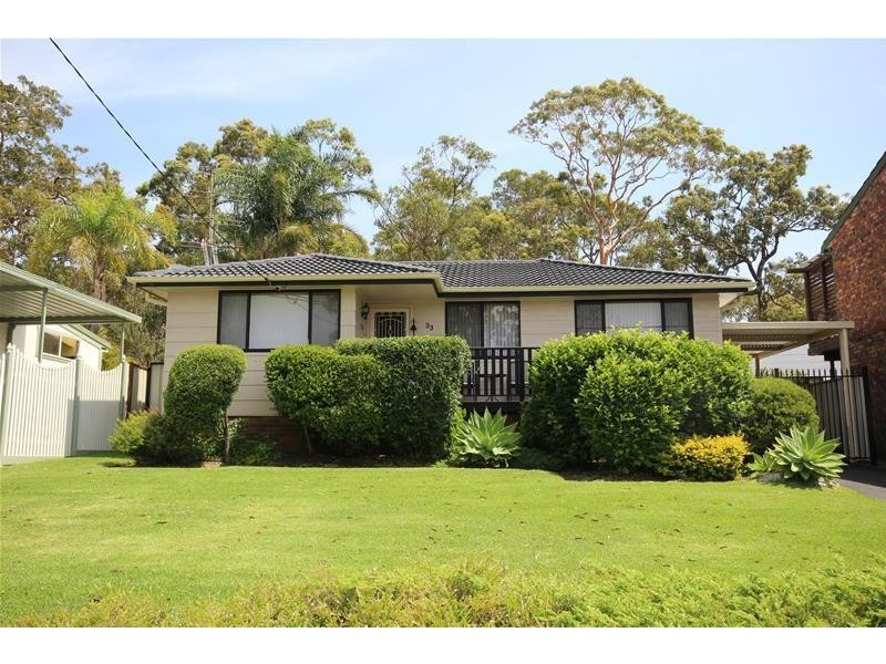 33 Yeramba Road, Summerland Point NSW 2259
