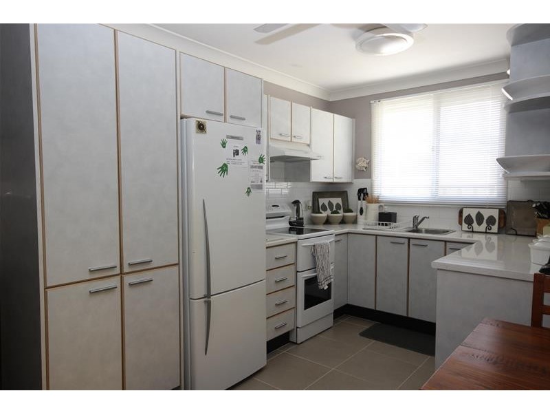 33 Yeramba Road, Summerland Point NSW 2259