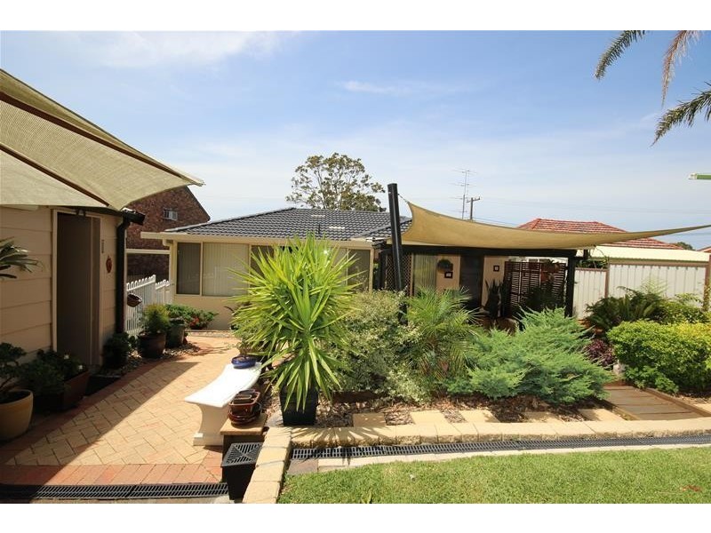 33 Yeramba Road, Summerland Point NSW 2259
