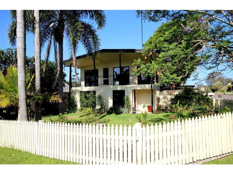 12 Macquarie Road, Mannering Park NSW 2259