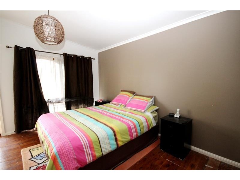 12 Macquarie Road, Mannering Park NSW 2259