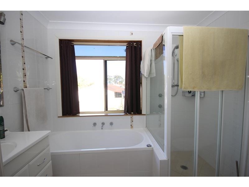 12 Macquarie Road, Mannering Park NSW 2259