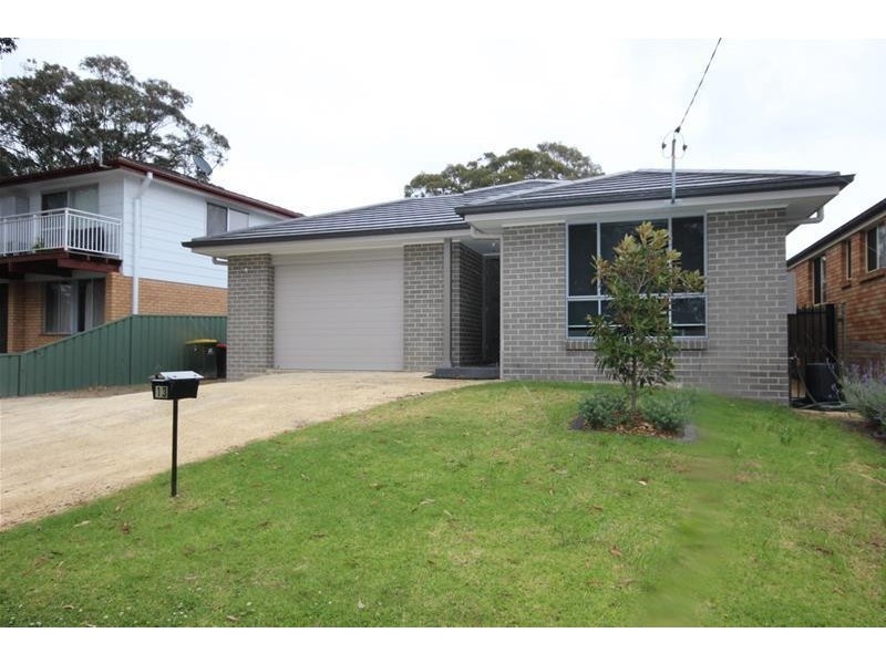 13 Warwick Avenue, Mannering Park NSW 2259