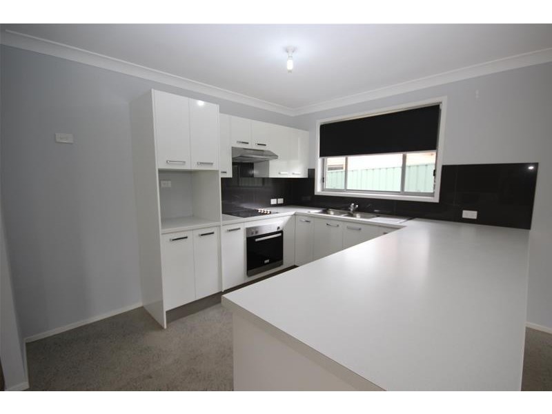 13 Warwick Avenue, Mannering Park NSW 2259