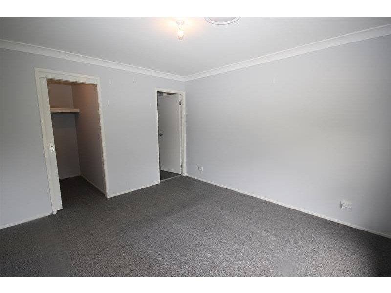 13 Warwick Avenue, Mannering Park NSW 2259