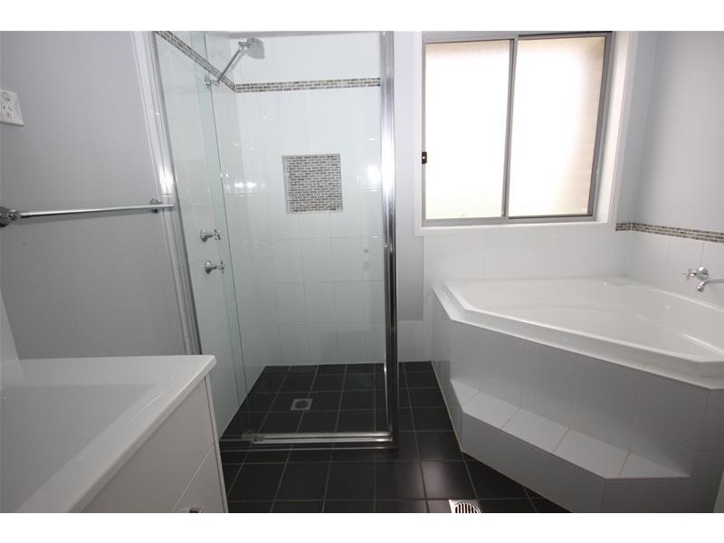 13 Warwick Avenue, Mannering Park NSW 2259