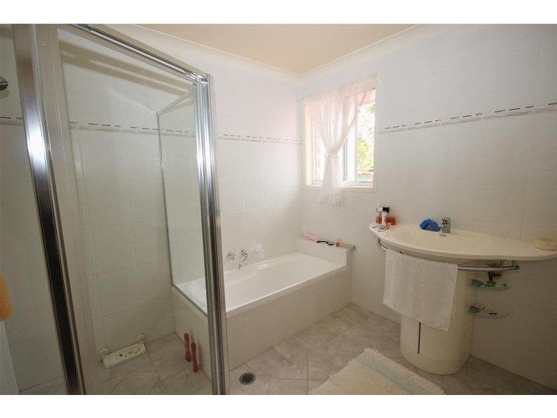 9  Tarwarri Road, Summerland Point NSW 2259