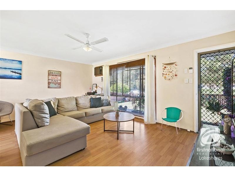 35 Warwick Avenue, Mannering Park NSW 2259