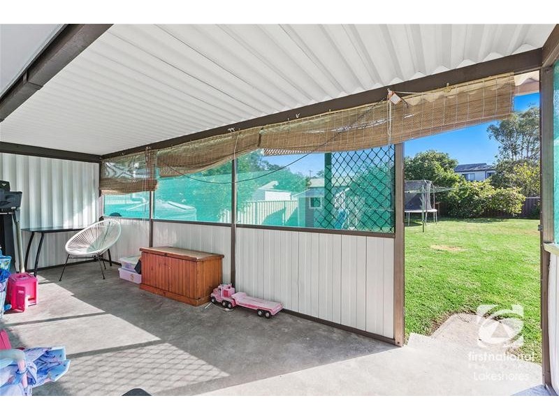35 Warwick Avenue, Mannering Park NSW 2259