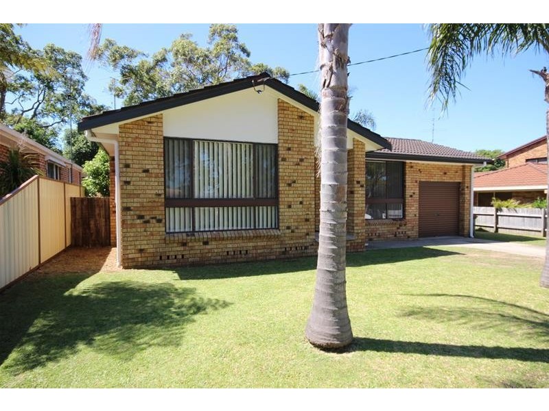 35 Acacia Avenue, Lake Munmorah NSW 2259