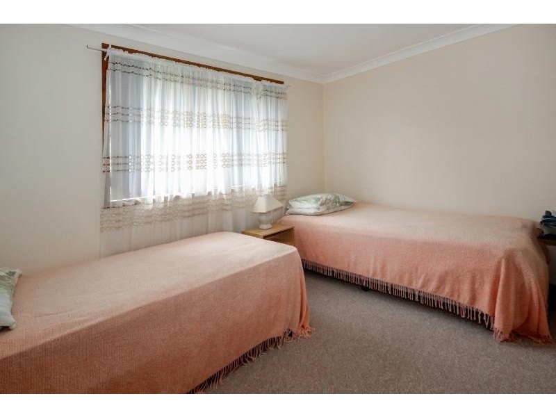 2/7 Anembo Avenue, Summerland Point NSW 2259