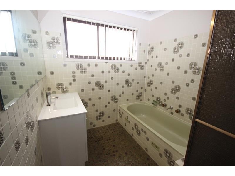 27 Liamena Avenue, San Remo NSW 2262