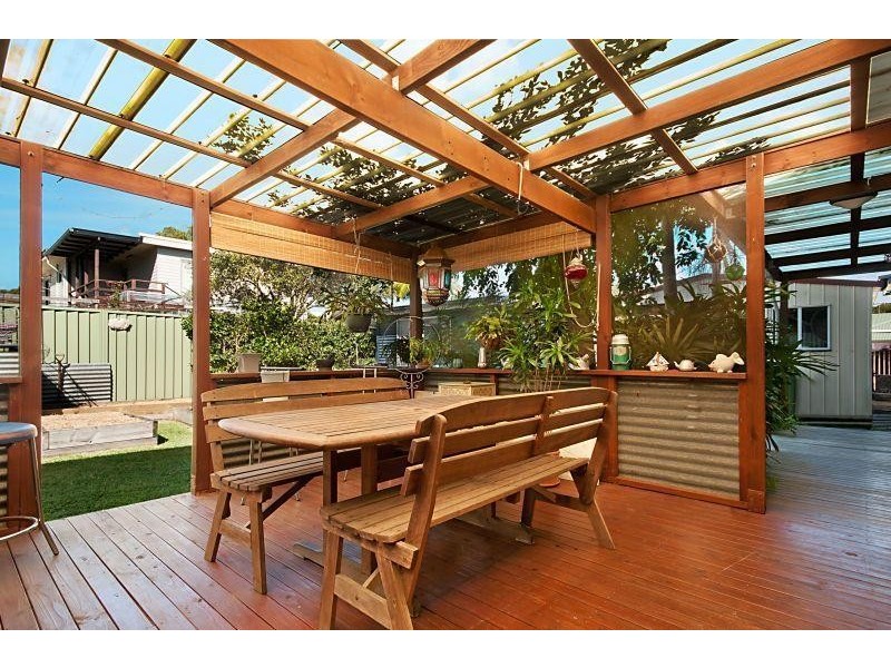 8 Yeramba Road, Summerland Point NSW 2259