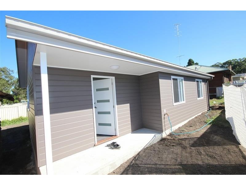 2a Warwick Avenue, Mannering Park NSW 2259