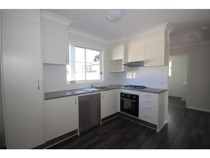 2a Warwick Avenue, Mannering Park NSW 2259