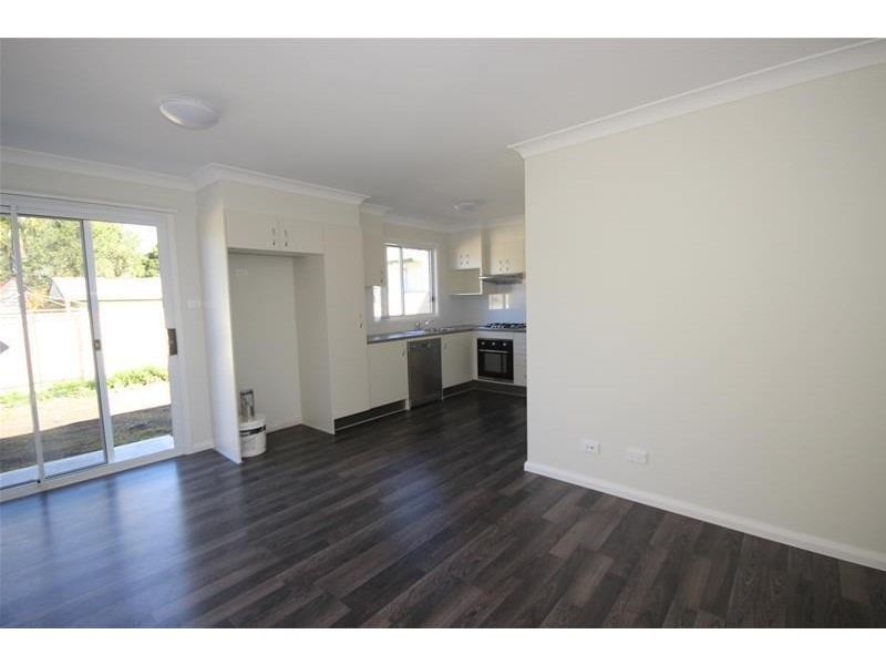 2a Warwick Avenue, Mannering Park NSW 2259