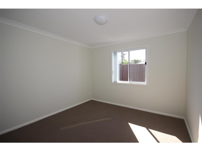 2a Warwick Avenue, Mannering Park NSW 2259