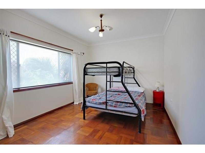 3 Macquarie Road, Mannering Park NSW 2259