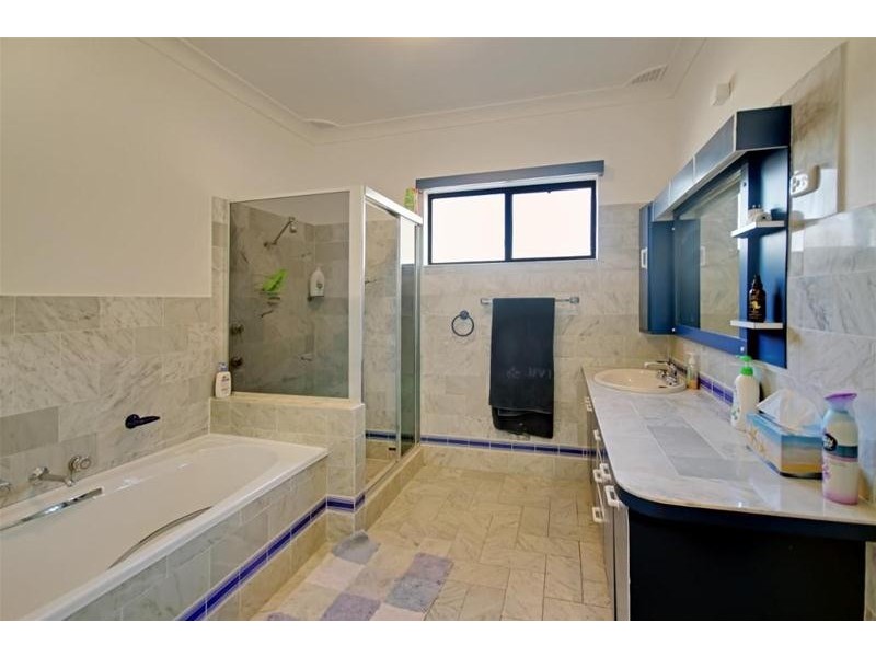 3 Macquarie Road, Mannering Park NSW 2259