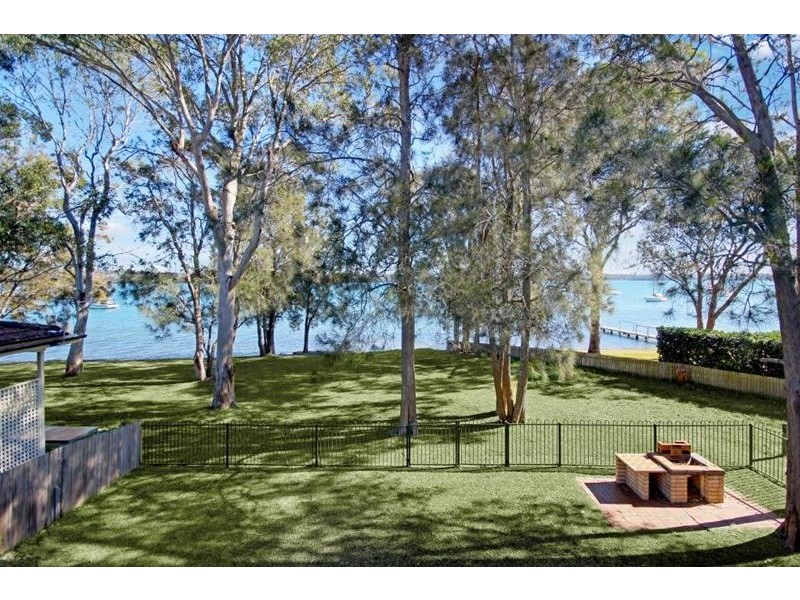 3 Macquarie Road, Mannering Park NSW 2259