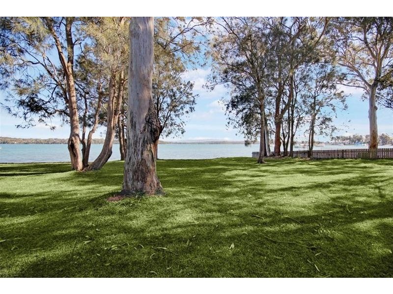 3 Macquarie Road, Mannering Park NSW 2259