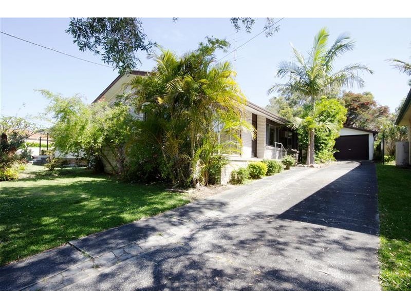 33 Anembo Avenue, Summerland Point NSW 2259