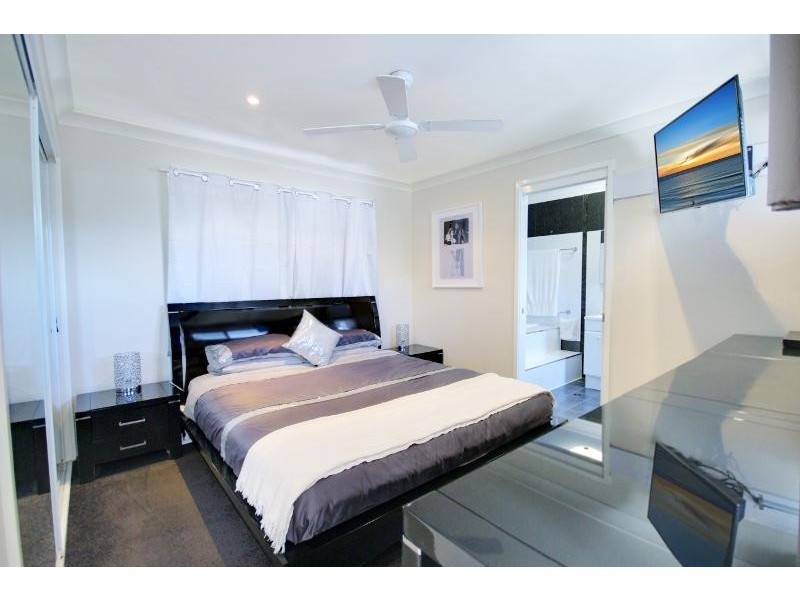 54 Spencer Road, Mannering Park NSW 2259