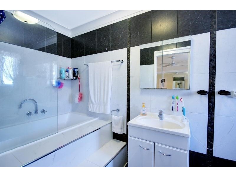 54 Spencer Road, Mannering Park NSW 2259