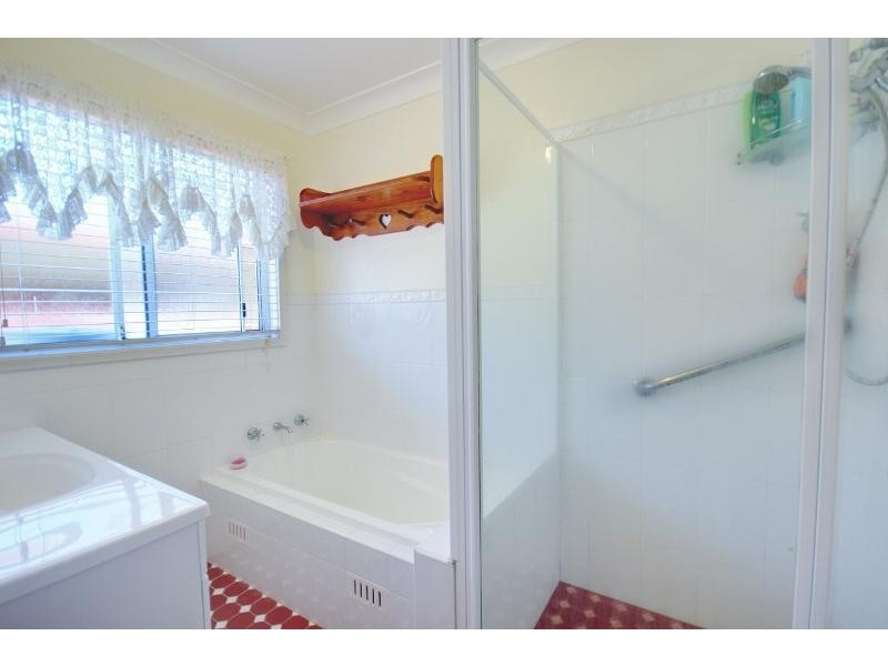 54 Spencer Road, Mannering Park NSW 2259