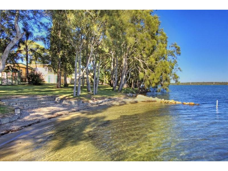 17 Macquarie Road, Mannering Park NSW 2259