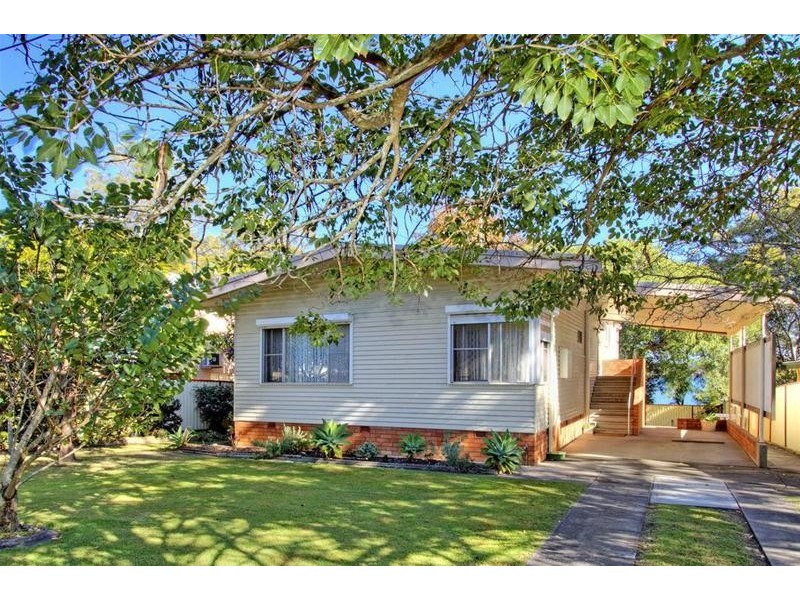 17 Macquarie Road, Mannering Park NSW 2259