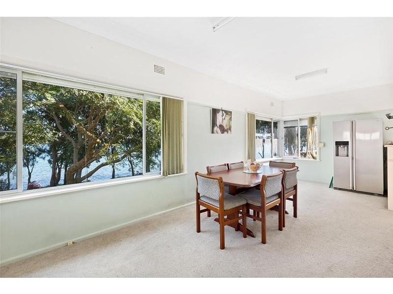 17 Macquarie Road, Mannering Park NSW 2259