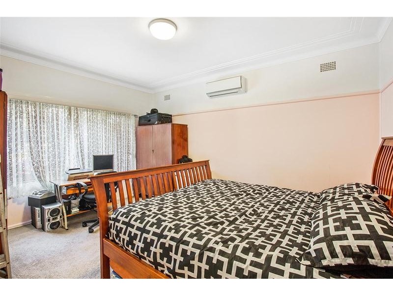 17 Macquarie Road, Mannering Park NSW 2259
