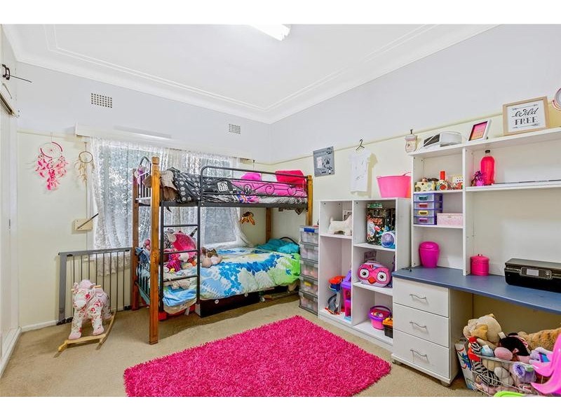 17 Macquarie Road, Mannering Park NSW 2259