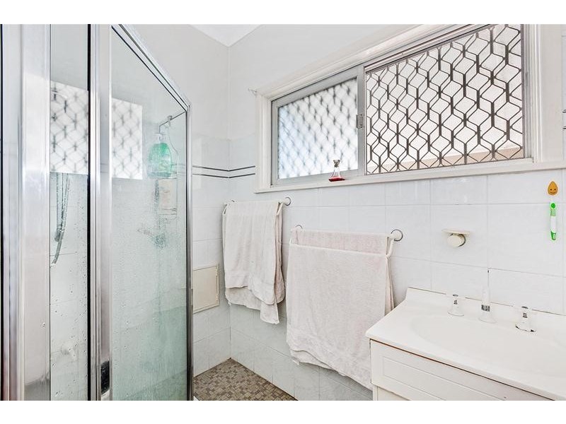 17 Macquarie Road, Mannering Park NSW 2259