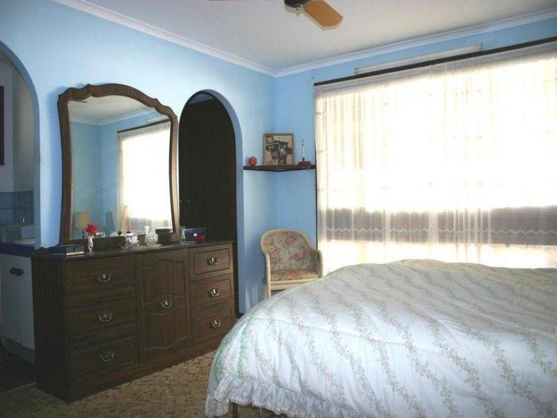 4 Kevin Street, Mannering Park NSW 2259