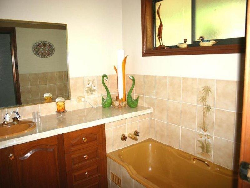 4 Kevin Street, Mannering Park NSW 2259