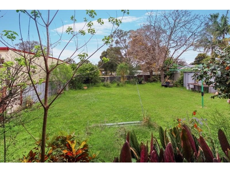 1 Cheryl Street, Mannering Park NSW 2259