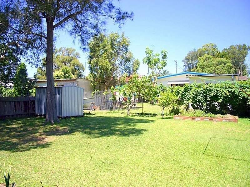 17 Murrumbong Road, Summerland Point NSW 2259