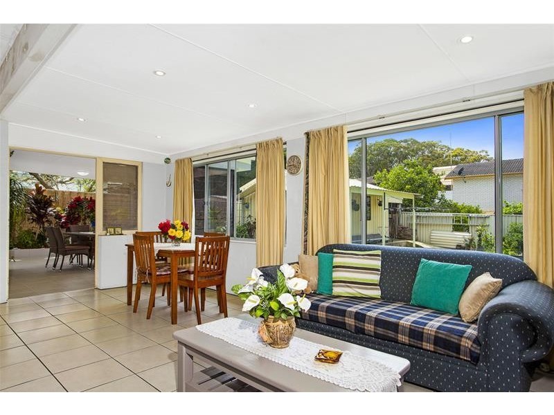 76 Winbin Crescent, Gwandalan NSW 2259