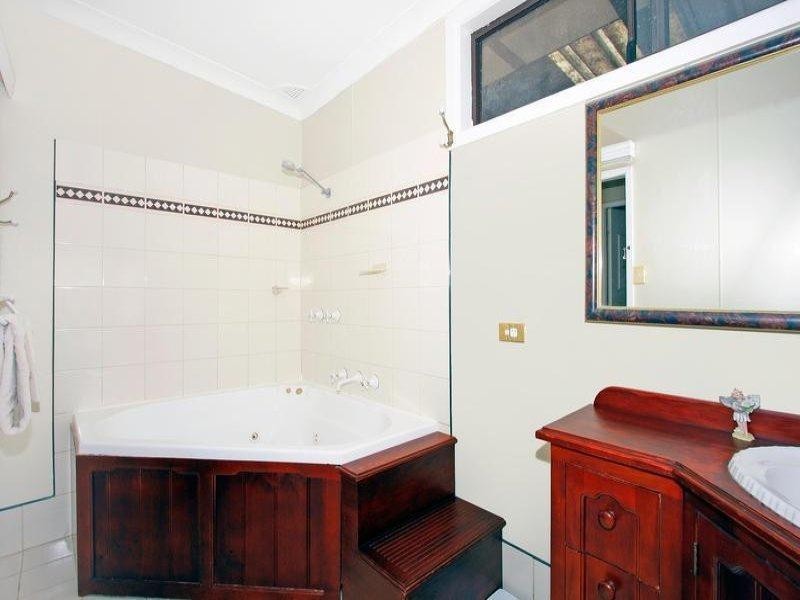 12 Ginganup Road, Summerland Point NSW 2259