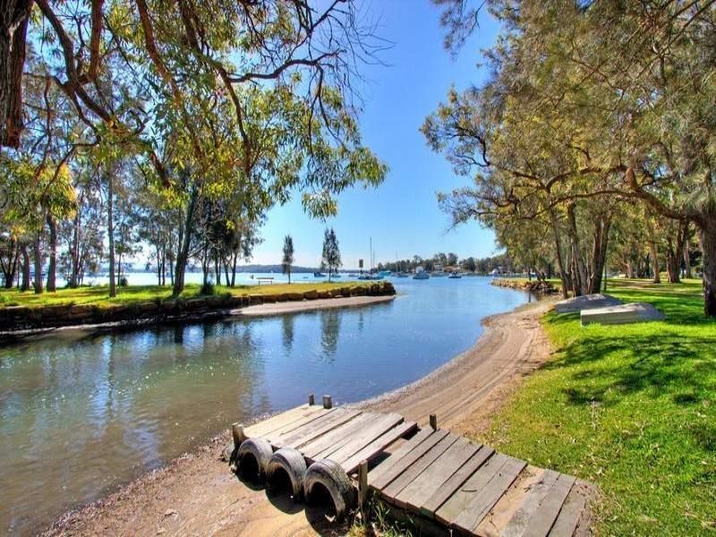 12 Ginganup Road, Summerland Point NSW 2259