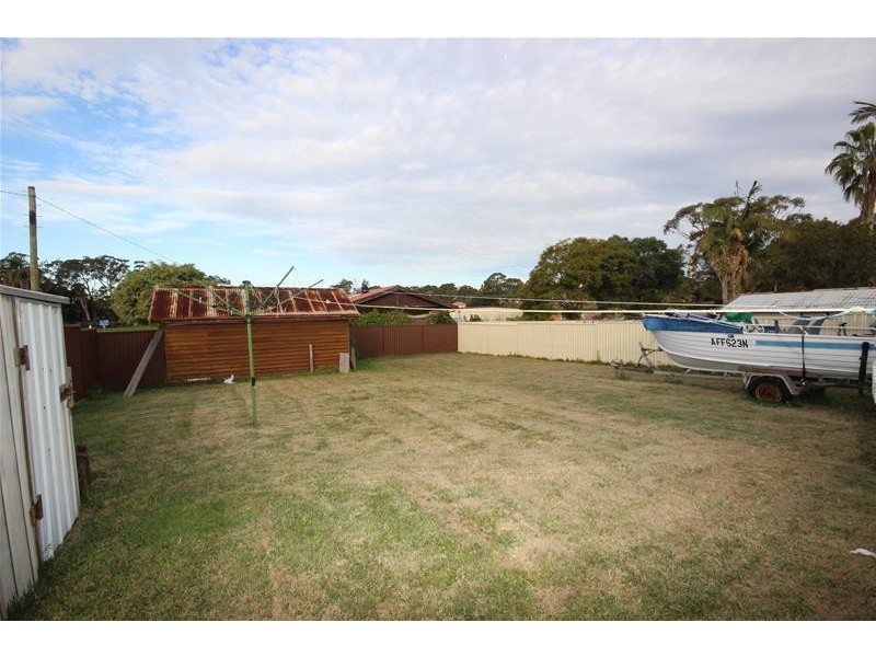 2 Warwick Avenue, Mannering Park NSW 2259