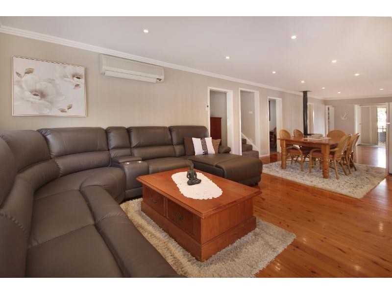 10 Griffith Street, Mannering Park NSW 2259