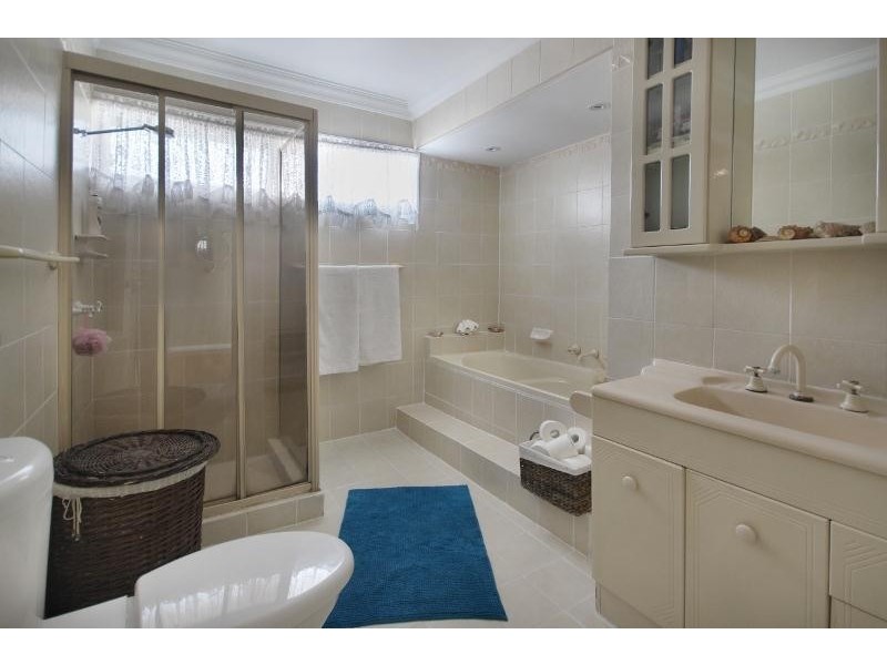 10 Griffith Street, Mannering Park NSW 2259