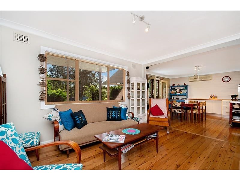 8 Yeramba Road, Summerland Point NSW 2259