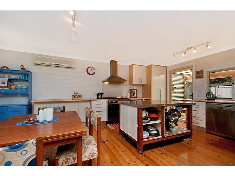 8 Yeramba Road, Summerland Point NSW 2259