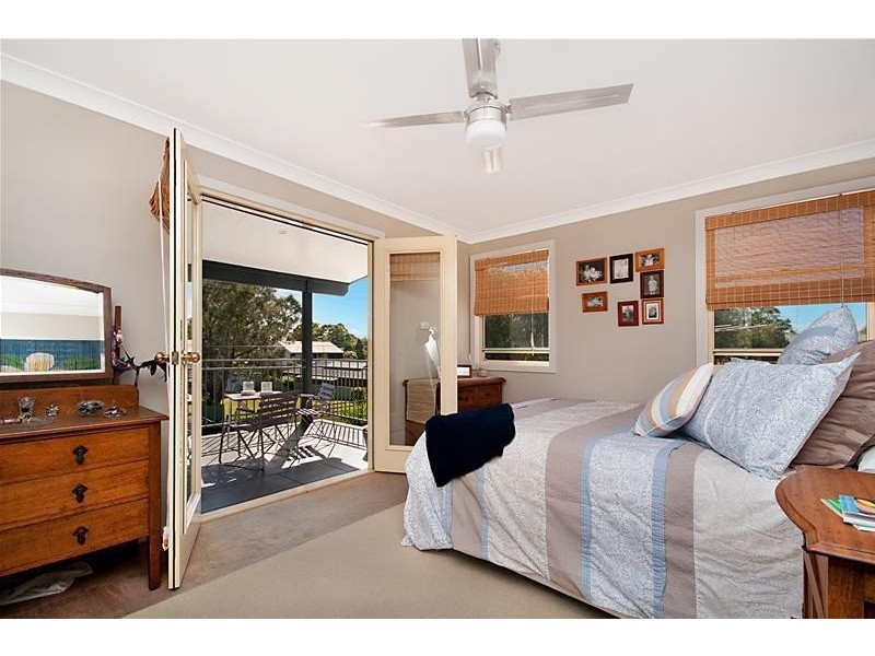 8 Yeramba Road, Summerland Point NSW 2259