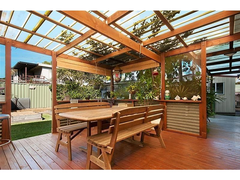 8 Yeramba Road, Summerland Point NSW 2259